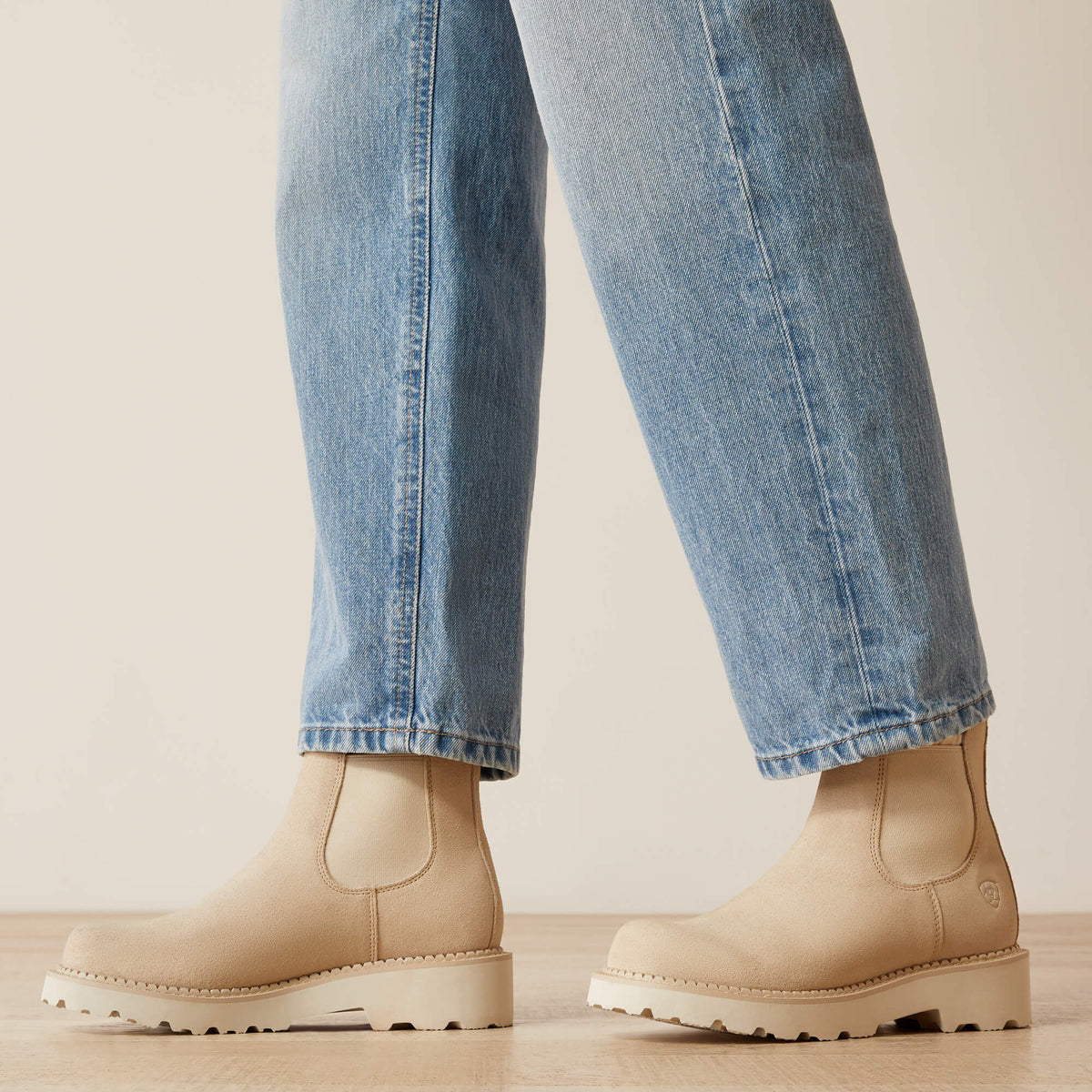 Ultra High Rise Tomboy Straight Leg Jeans - Ariat Sale