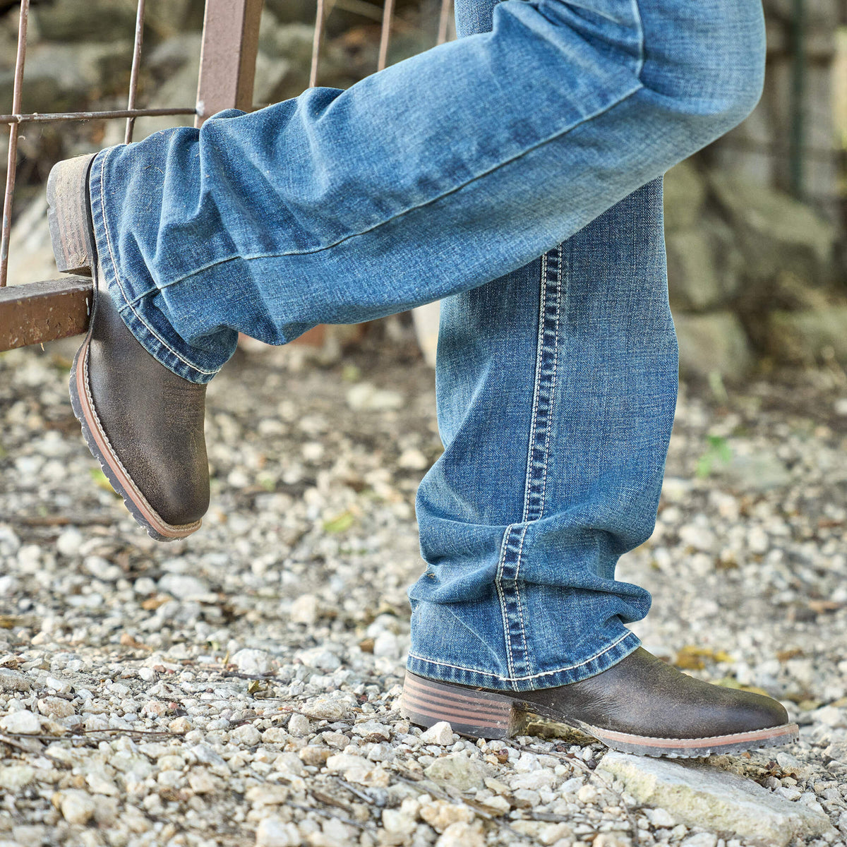 Hybrid Low Boy Wide Square Toe Chelsea Boot - Ariat Exclusive