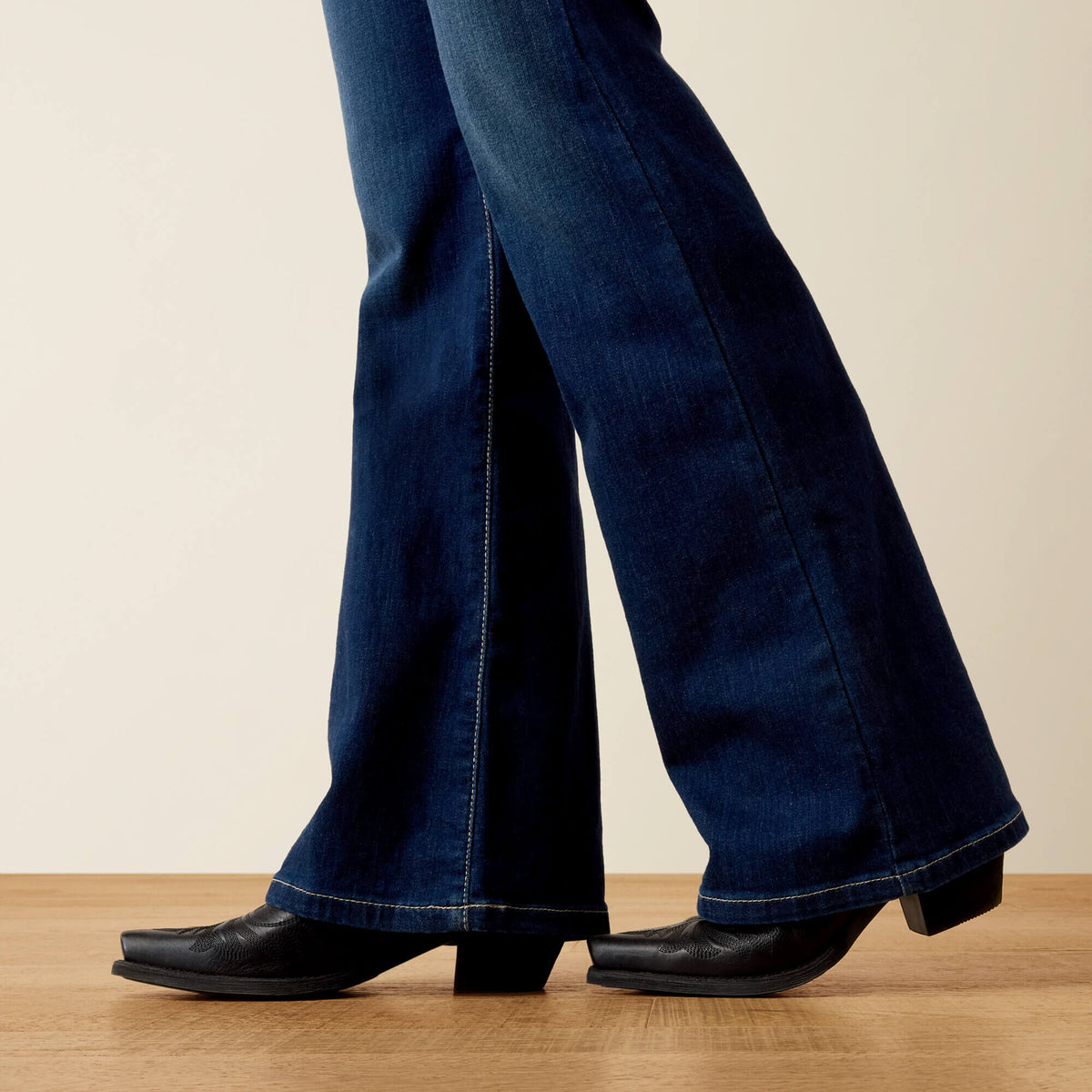 Round Up Collins D Toe Western Boot - Ariat New