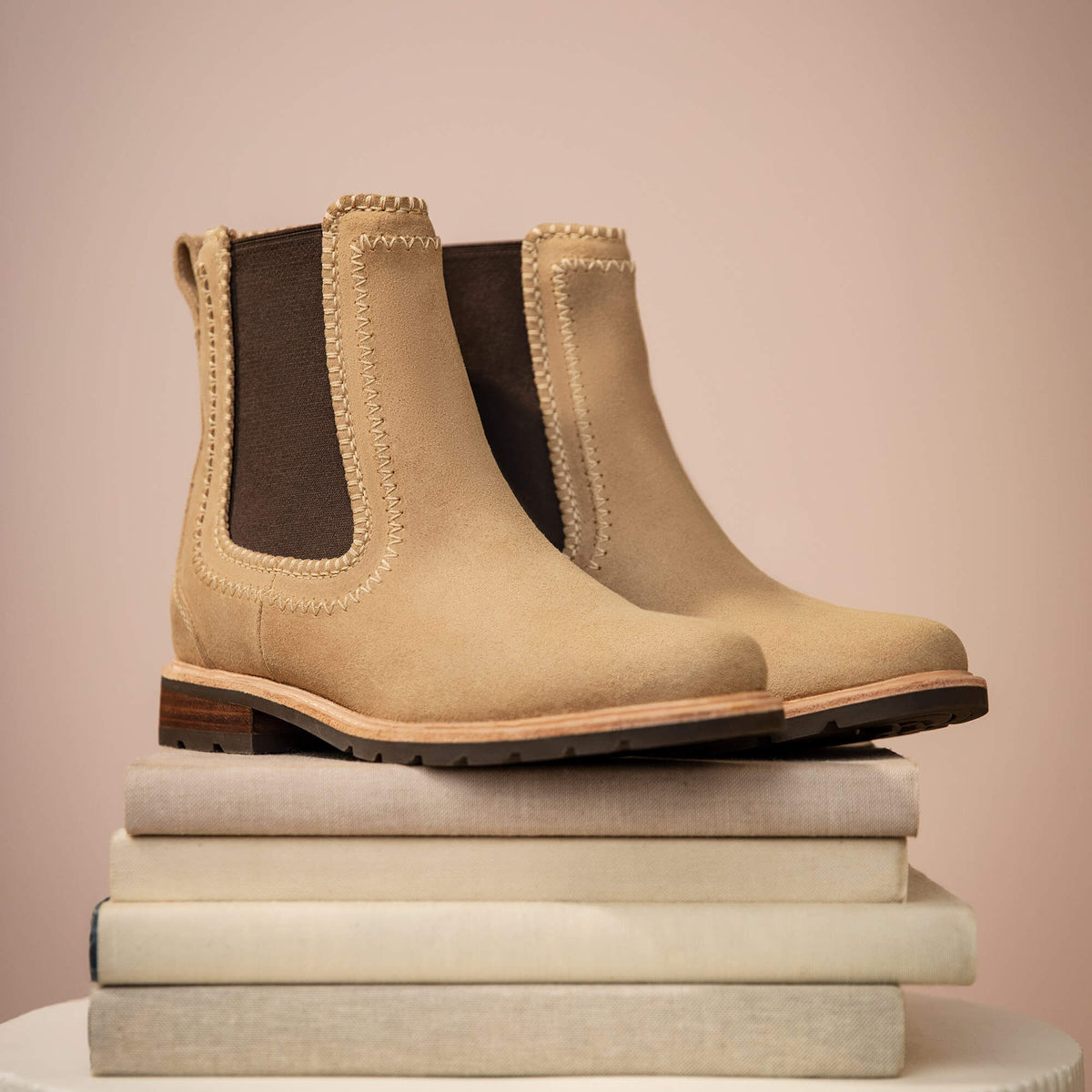 Wexford Whipstitch Chelsea Boot - Ariat Essential
