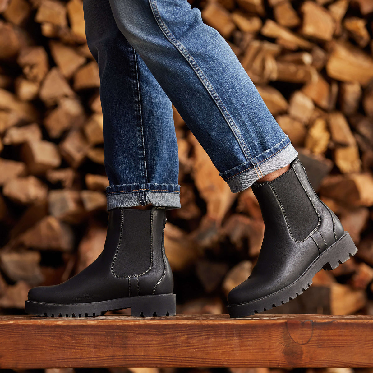 Wexford Lug Mid Waterproof Chelsea Boot - Ariat Value