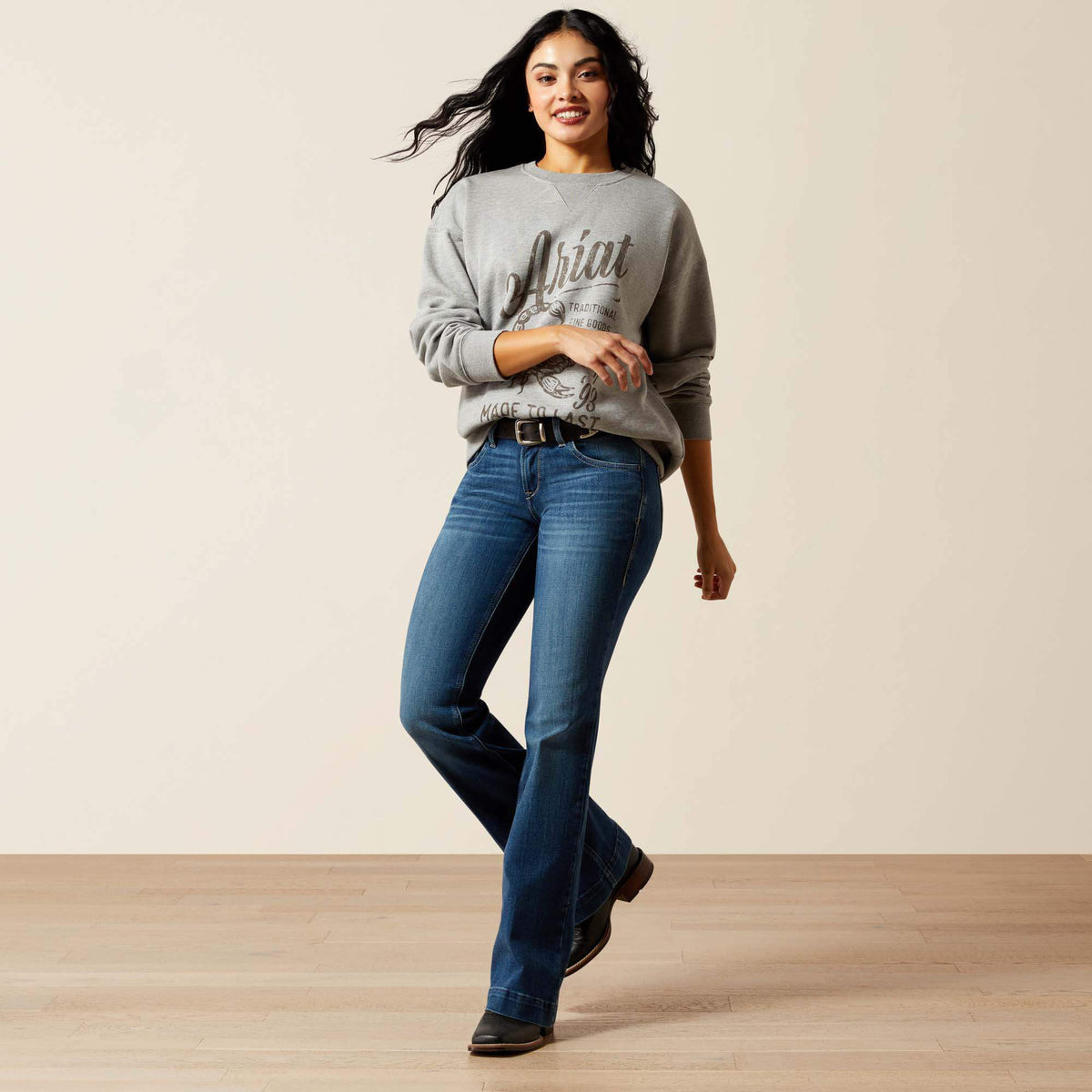 Scorpion Script Oversized Sweatshirt - Ariat Quality