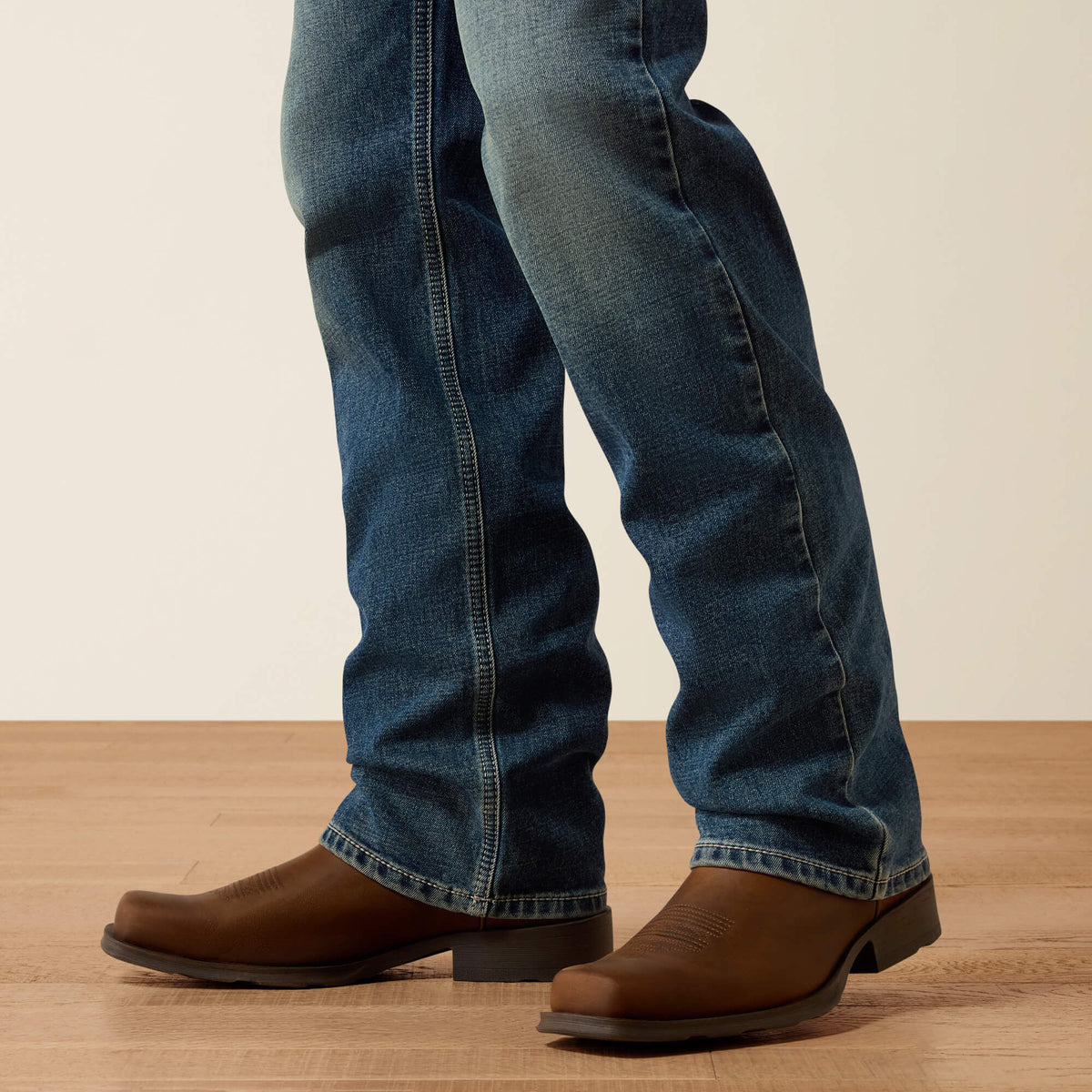 M4 Relaxed Acclimatize Dayne Boot Cut Jean - Ariat Essential