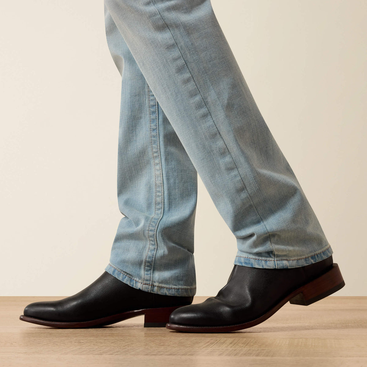 M8 Modern Hank Slim Straight Leg Jeans - Ariat Classic