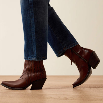 Ultra High Rise Relaxed Tomboy Straight Leg Jeans - Ariat Exclusive