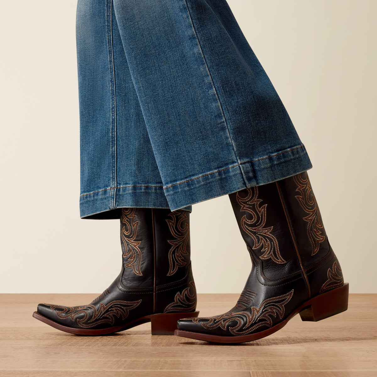 Perfect Rise Jazmine Wide Leg Crop Jeans - Ariat Trending