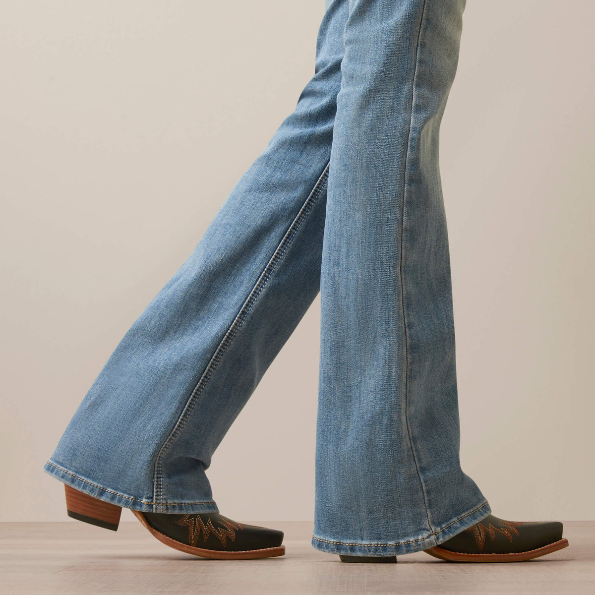 R.E.A.L. Perfect Rise Arrow Fit Penelope Boot Cut Jean - Ariat Everyday
