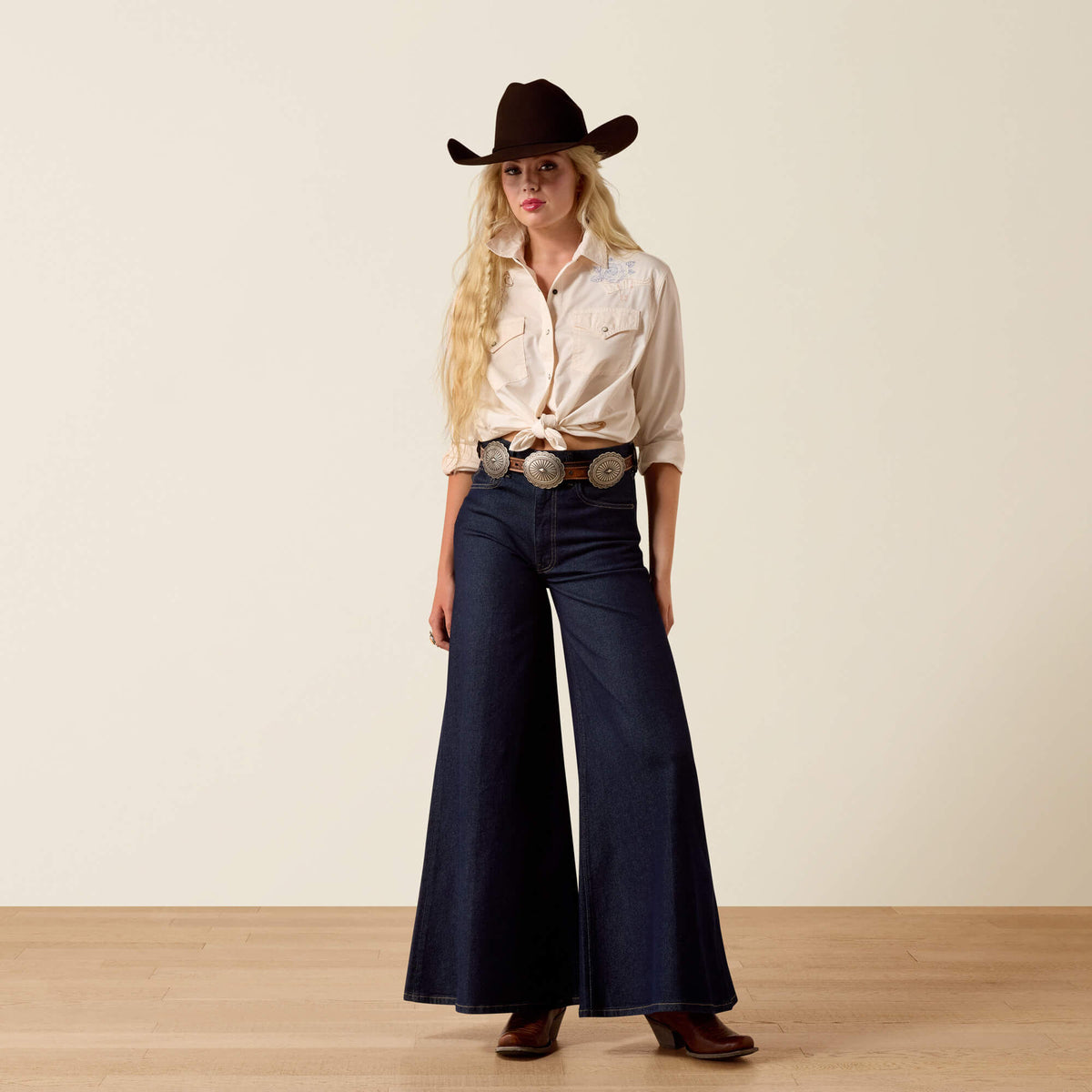 Ashville Embroidered Snap Shirt - Ariat Trending